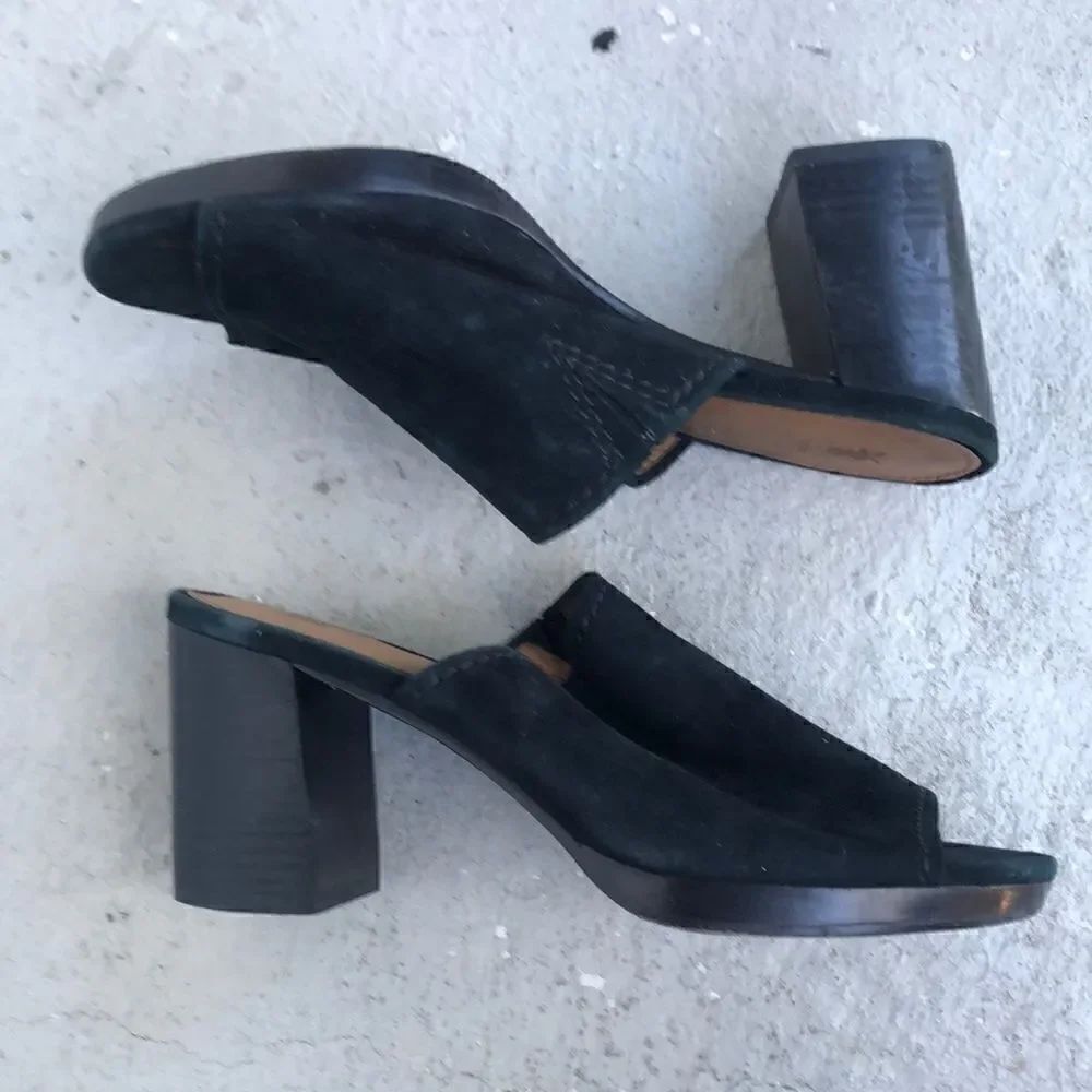 Frye Amy black suede